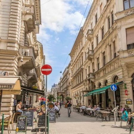 Cozy Downtown Studio Apartment Budapest Exterior photo